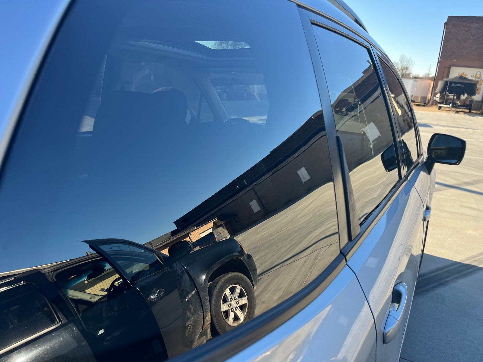 Glass-clear reflection on a finished panel